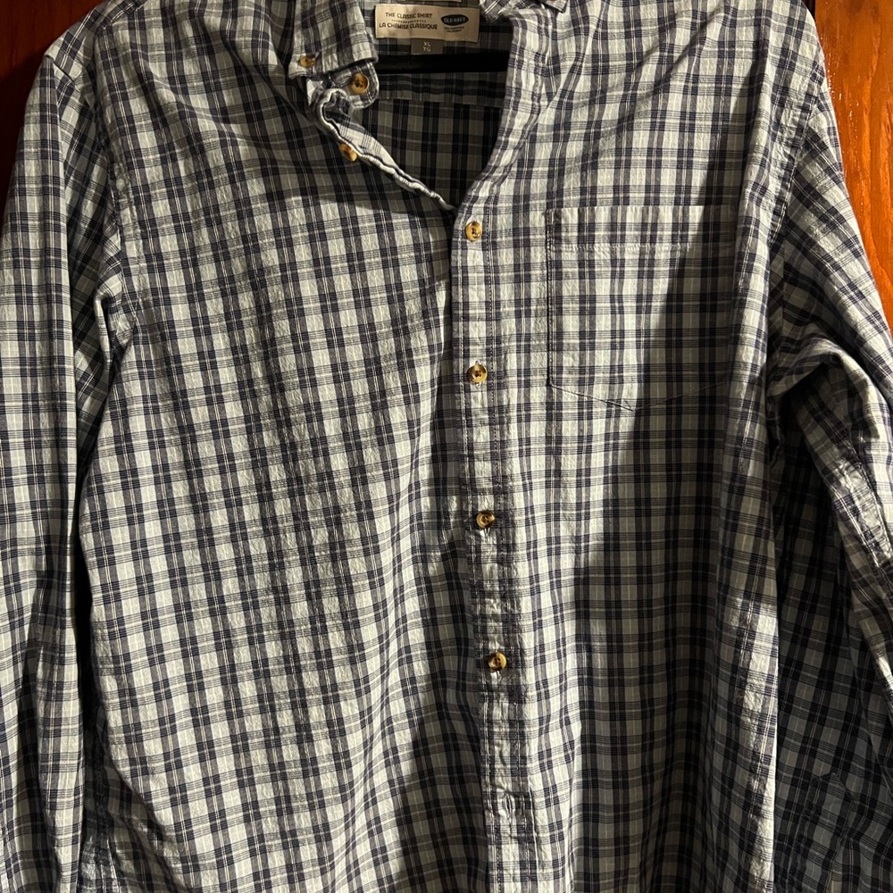 Old Navy Men's Navy and White Checkered Shirt